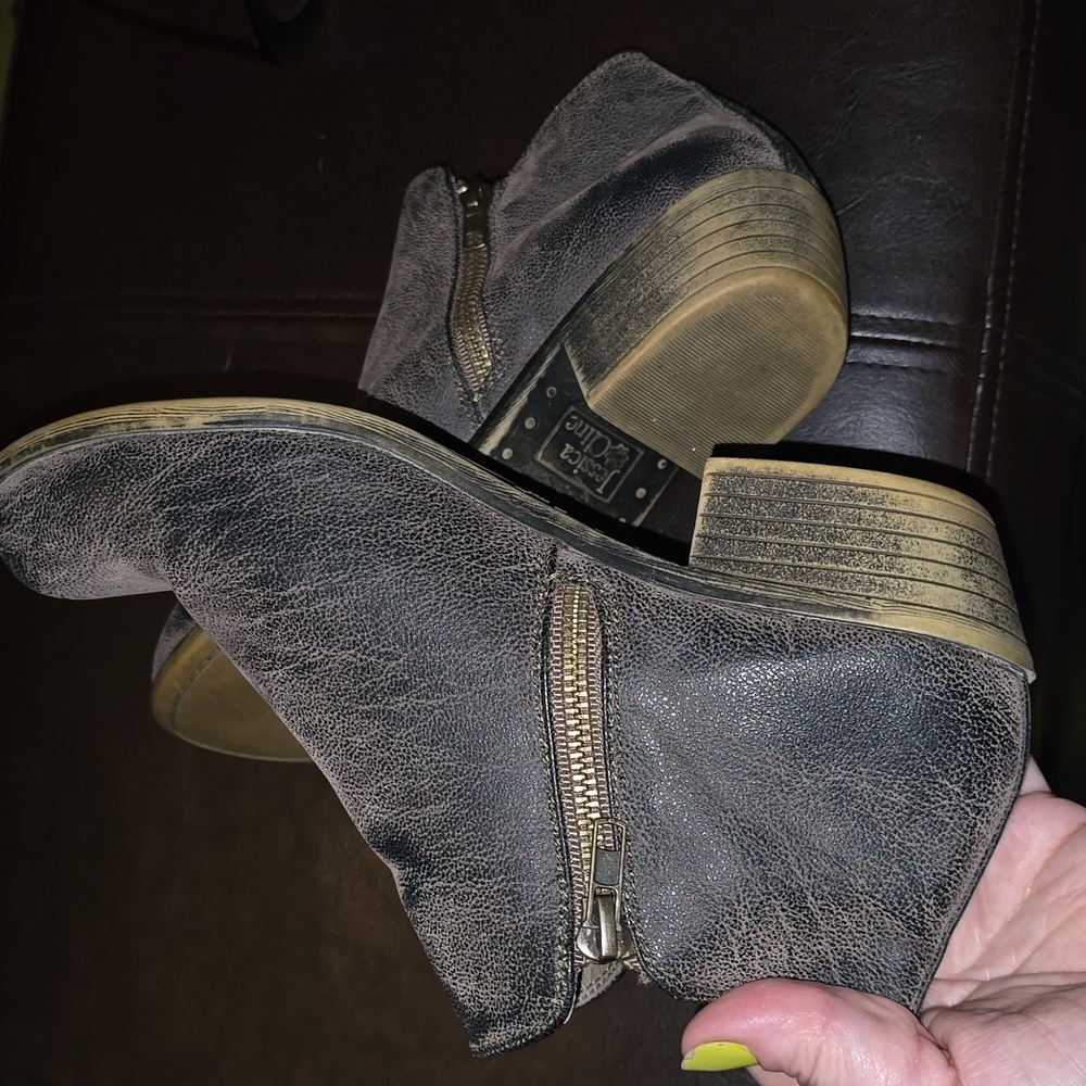 Jessica Cline 7.5 Women's Distressed Leather Ankle Boots - Zipper On Both Sides